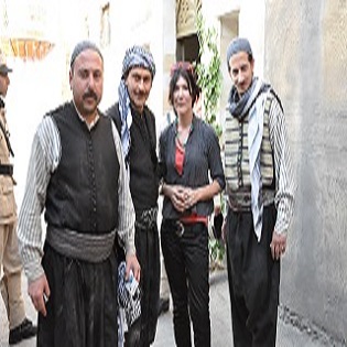 Donatella Della Ratta con gli attori sul set di Bab al-Hara 5, Damasco, maggio 2010.